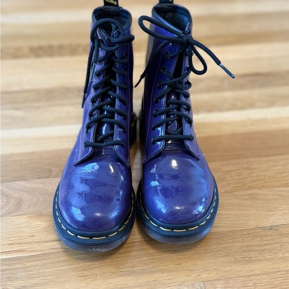 Dr. Marten's Purple 1460 WOMEN'S PATENT LEATHER LACE UP BOOTS - Picture 12 of 16